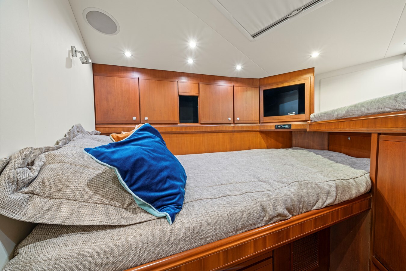 2010-bertram-63-2-183aeb