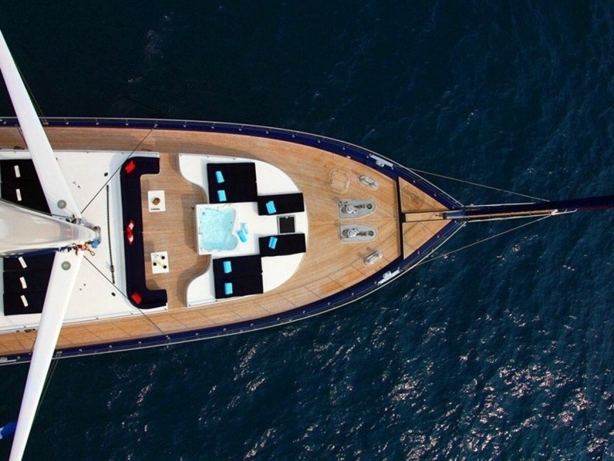 2010 CUSTOM YACHT 138' 6