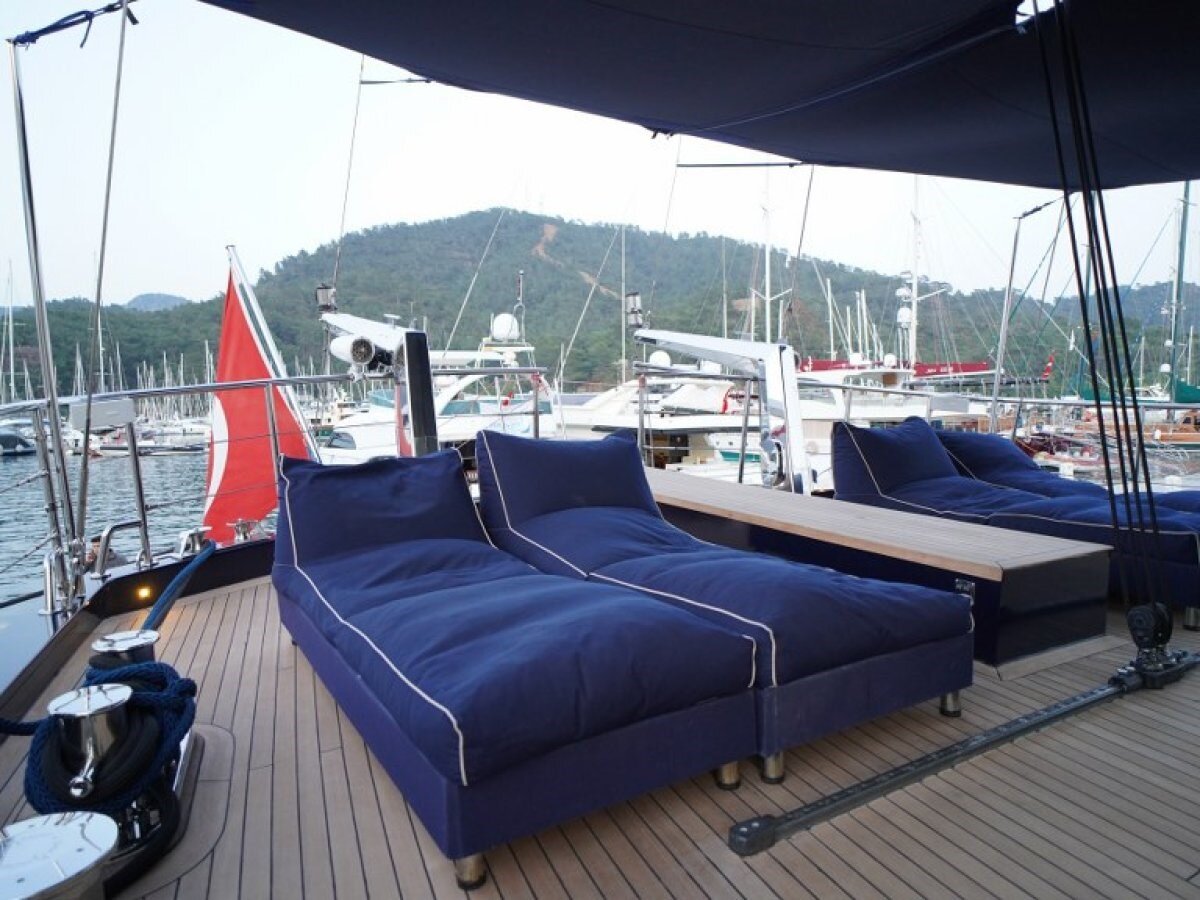 2010-custom-yacht-138-6-bd7d43