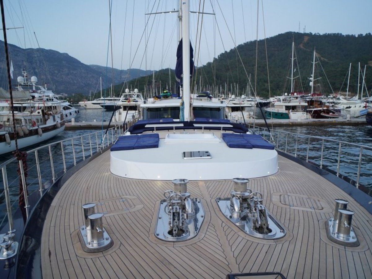 2010-custom-yacht-138-6-bd7d43