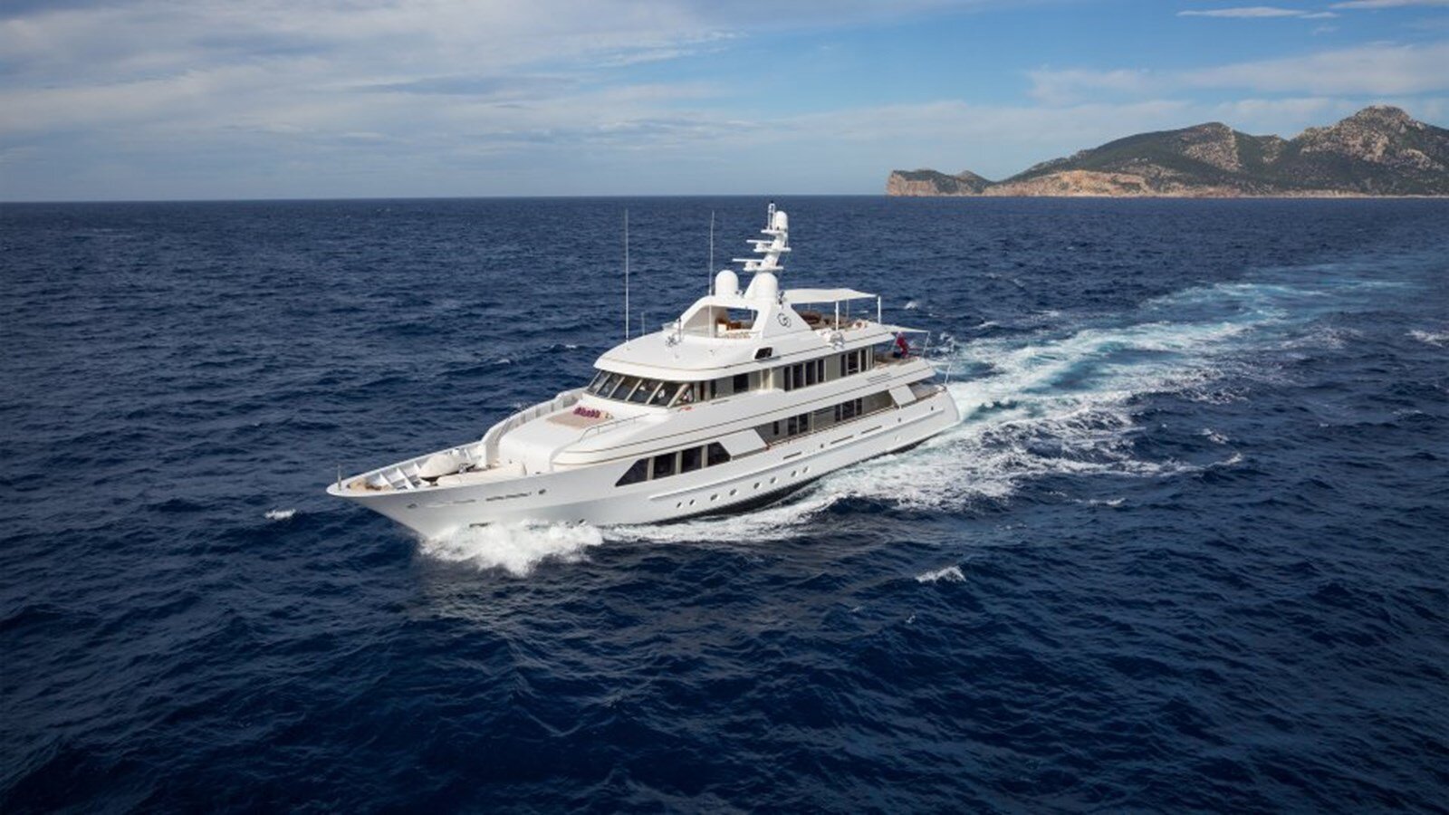 2010 FEADSHIP 141' 1