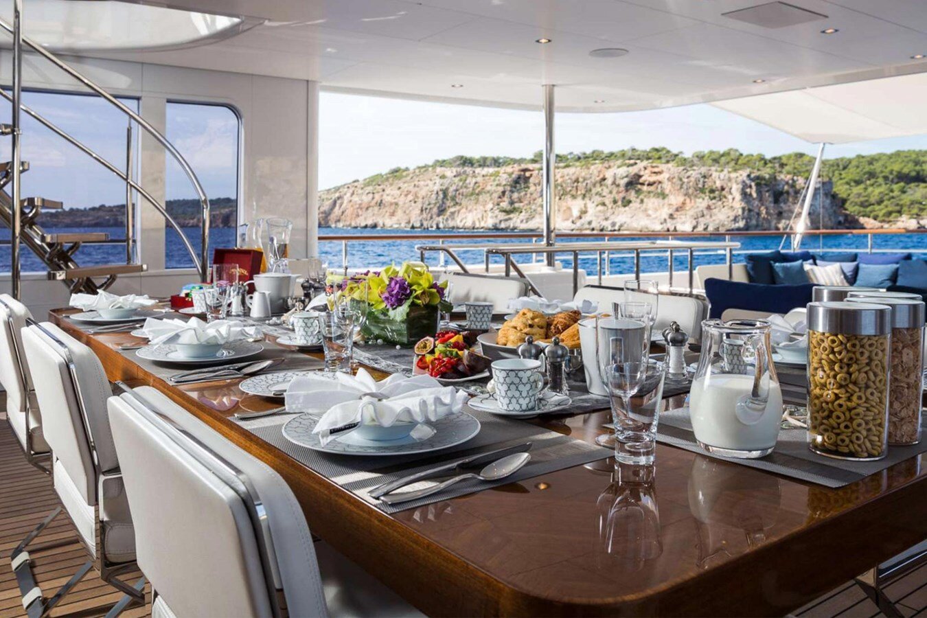 2010 FEADSHIP 141' 1