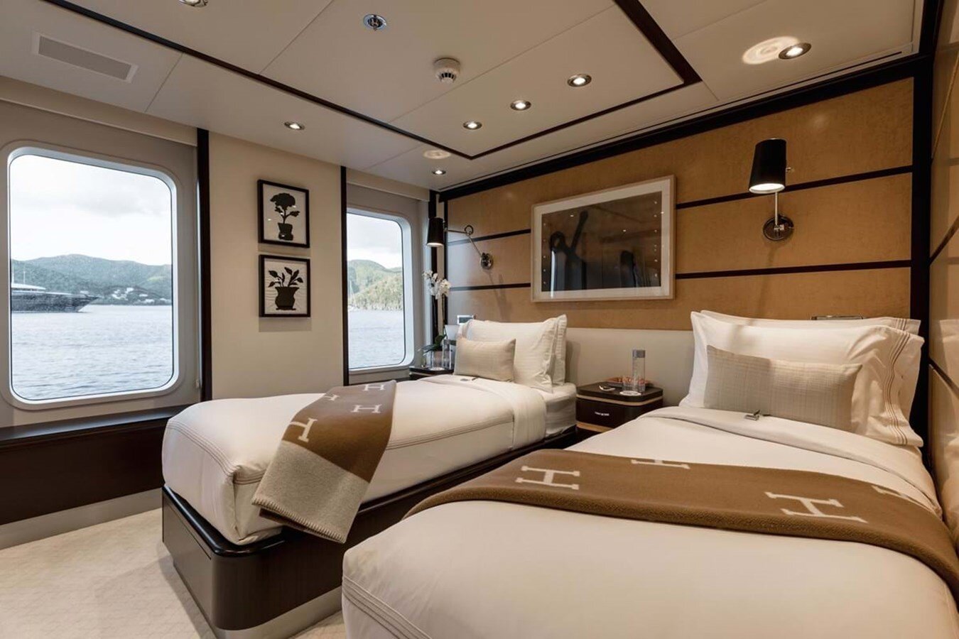 2010 FEADSHIP 146' 4