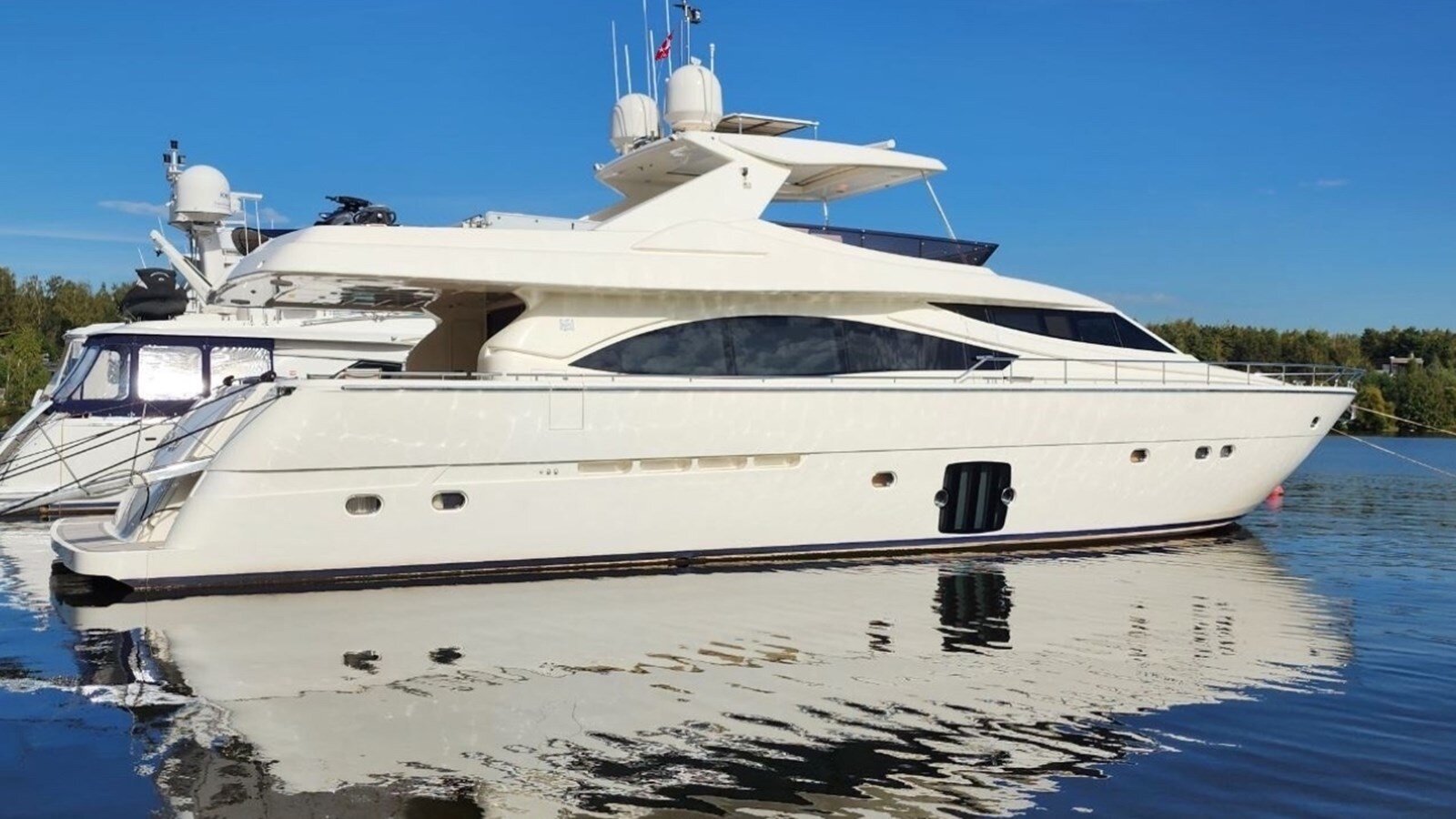 2010-ferretti-83-592e71