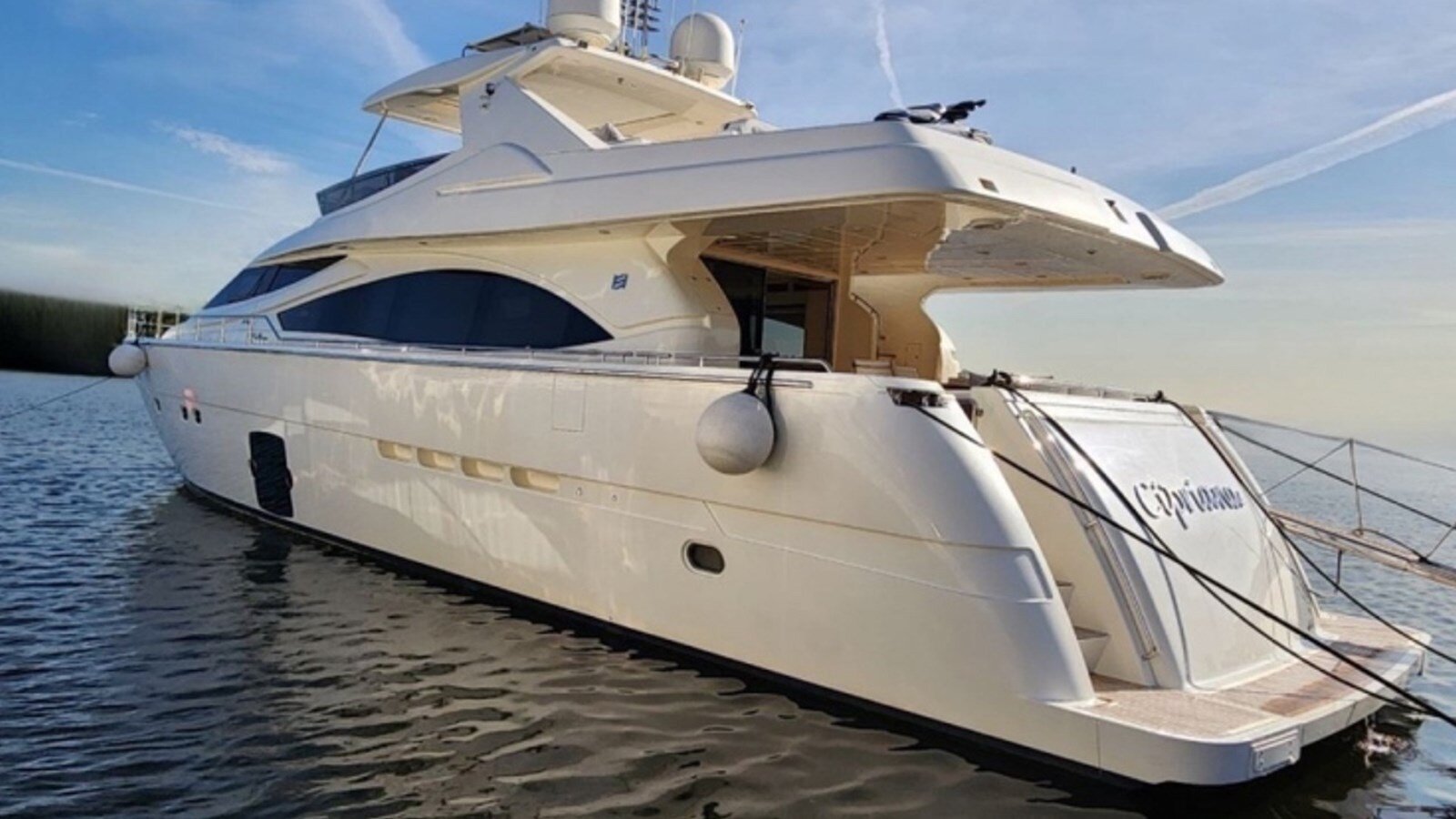 2010-ferretti-83-592e71