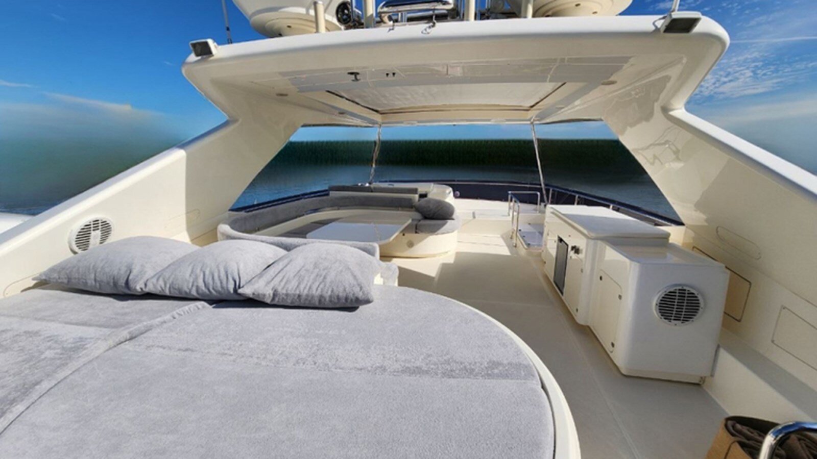 2010-ferretti-83-592e71