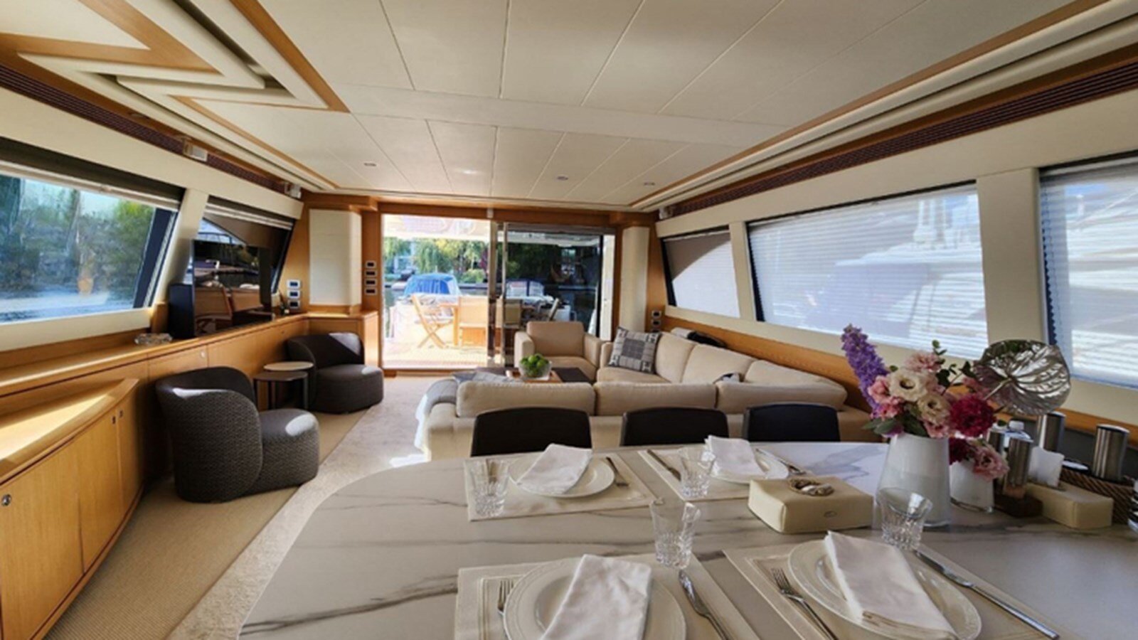 2010-ferretti-83-592e71