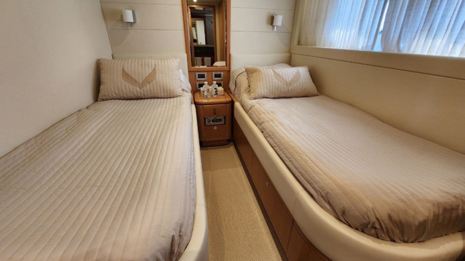 2010-ferretti-83-592e71