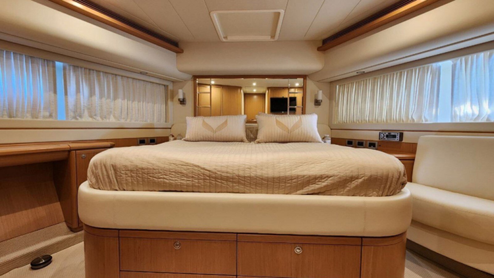 2010-ferretti-83-592e71