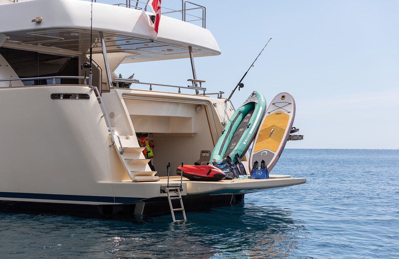 2010 FERRETTI YACHTS 86' 1