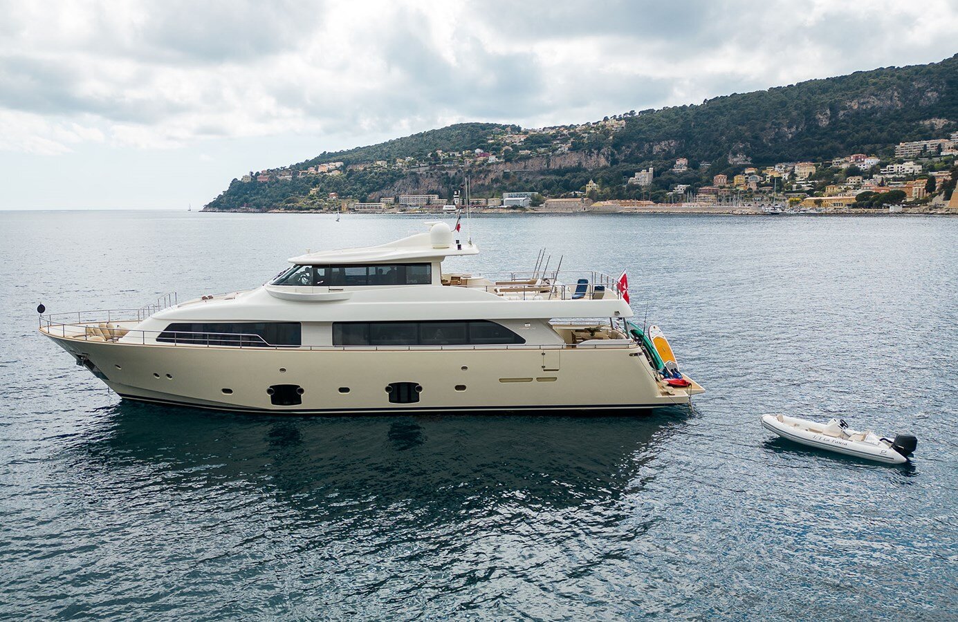 2010-ferretti-yachts-86-1-ff1d64