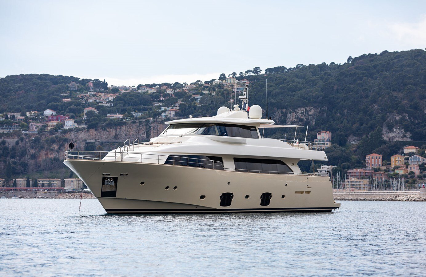 2010-ferretti-yachts-86-1-ff1d64