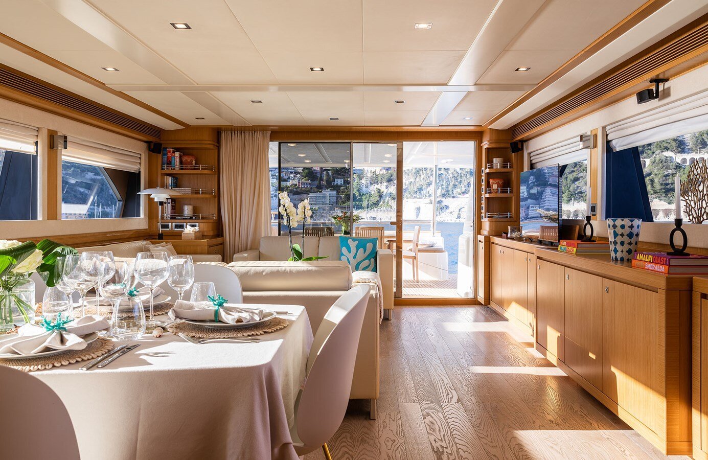 2010-ferretti-yachts-86-1-ff1d64