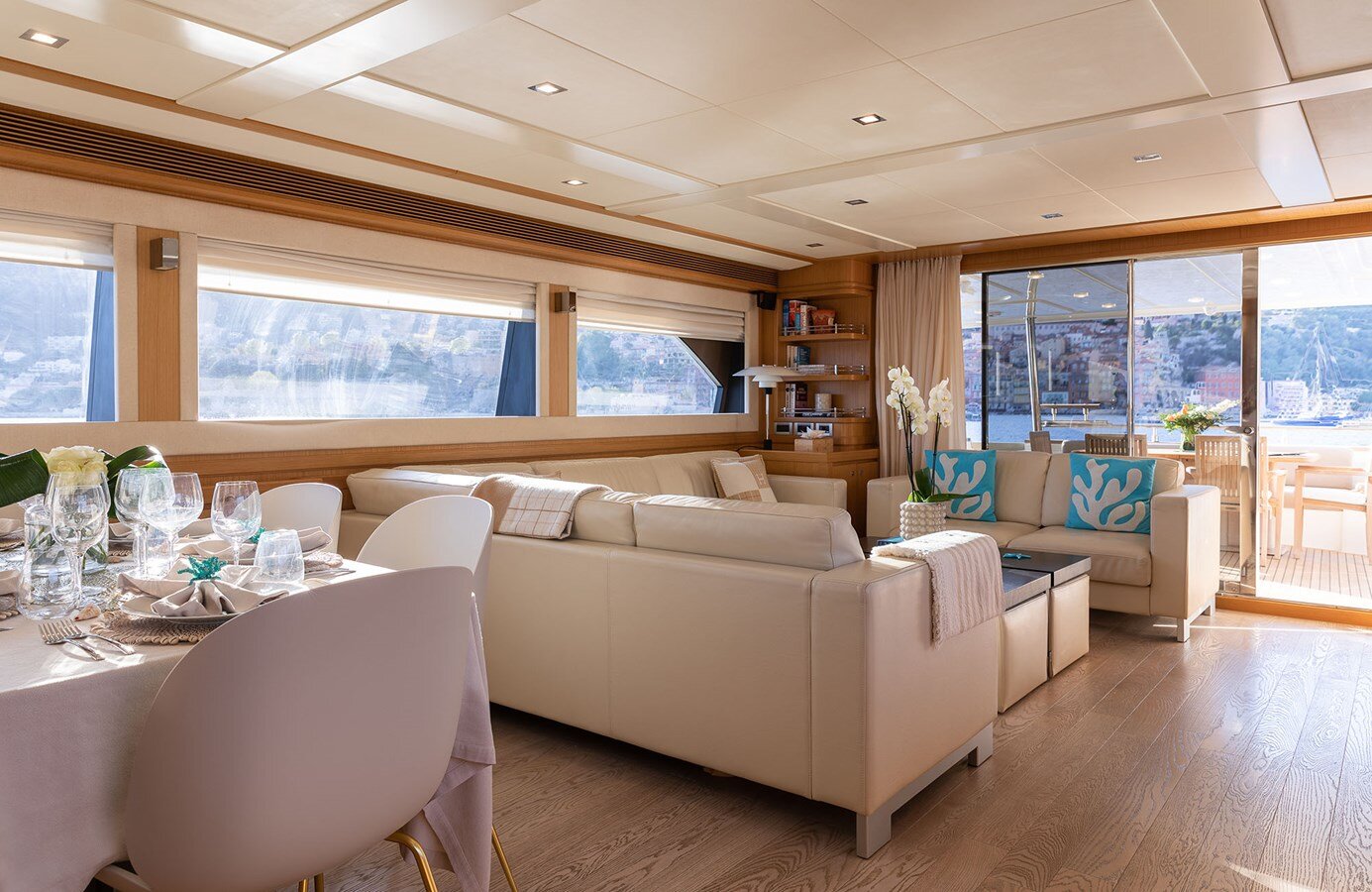 2010-ferretti-yachts-86-1-ff1d64