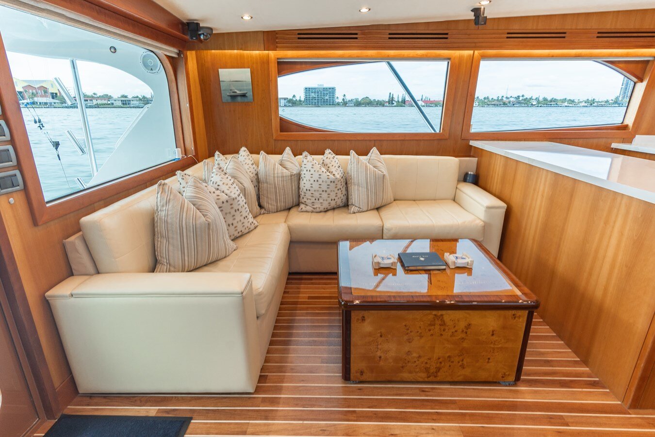 2010-hatteras-59-10-705d37