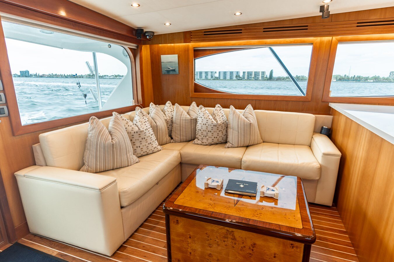 2010-hatteras-59-10-705d37