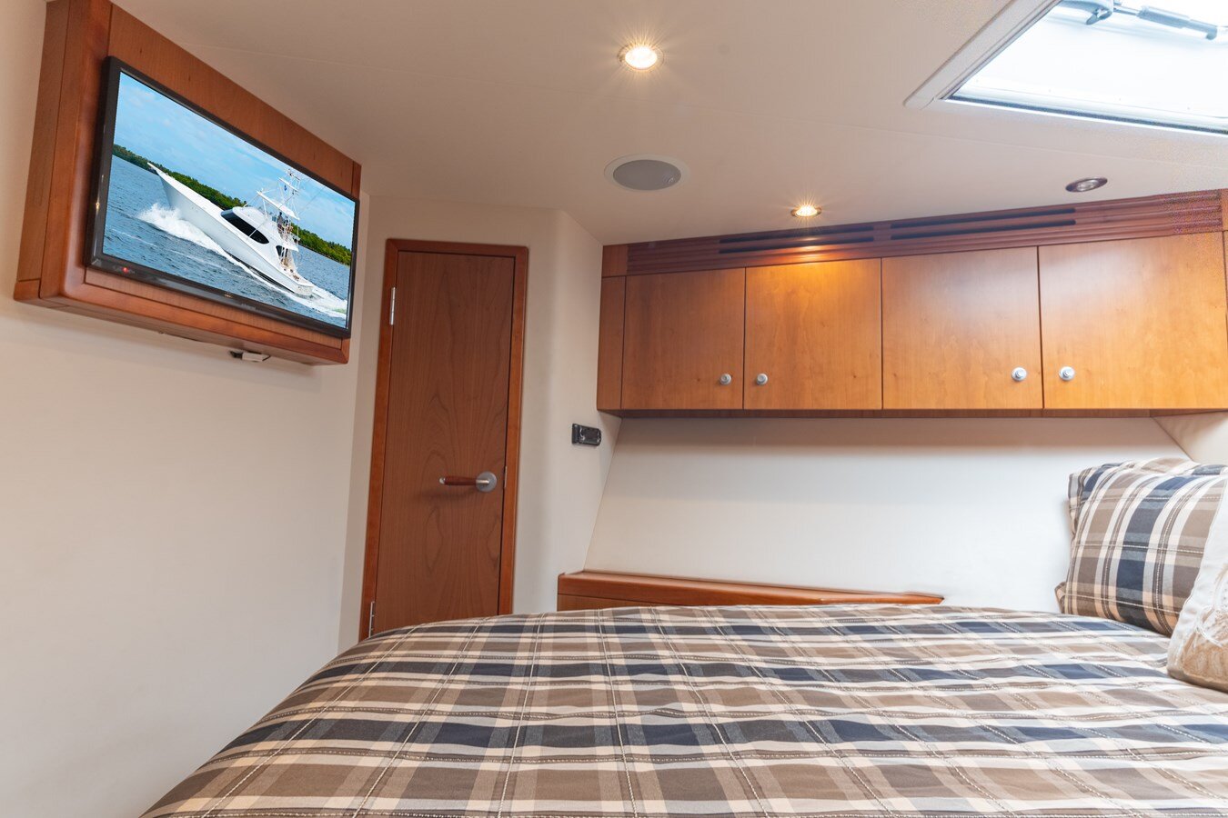 2010-hatteras-59-10-705d37