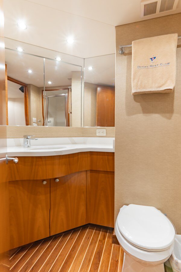 2010-hatteras-59-10-705d37