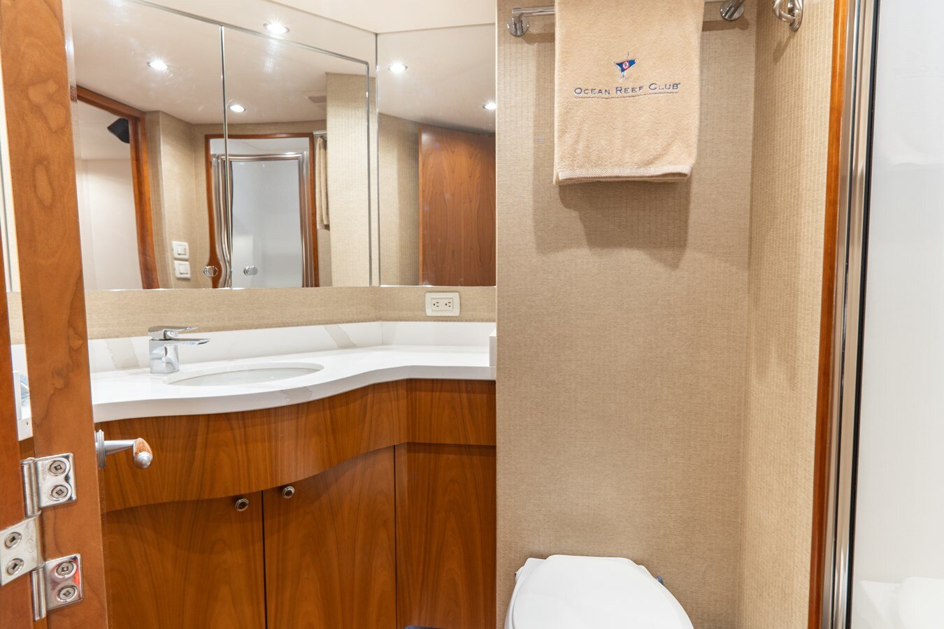 2010-hatteras-59-10-705d37