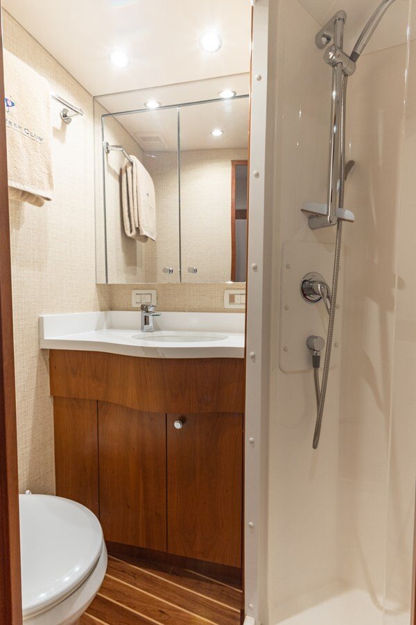 2010-hatteras-59-10-705d37