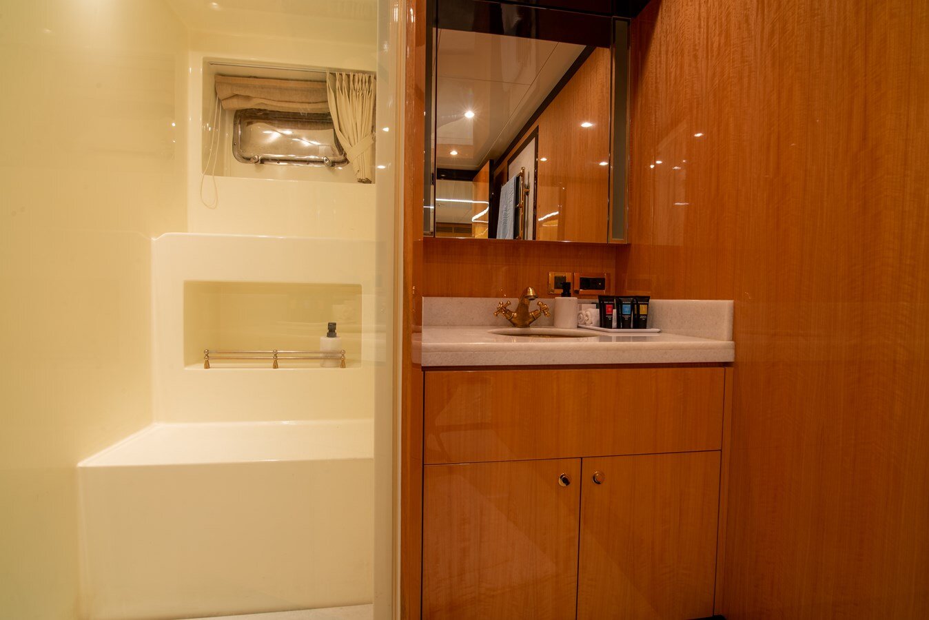 2010-jade-yachts-95-54ae11