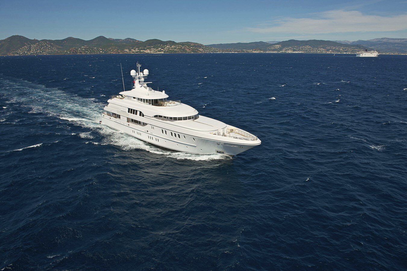 2010 LURSSEN 196' 11