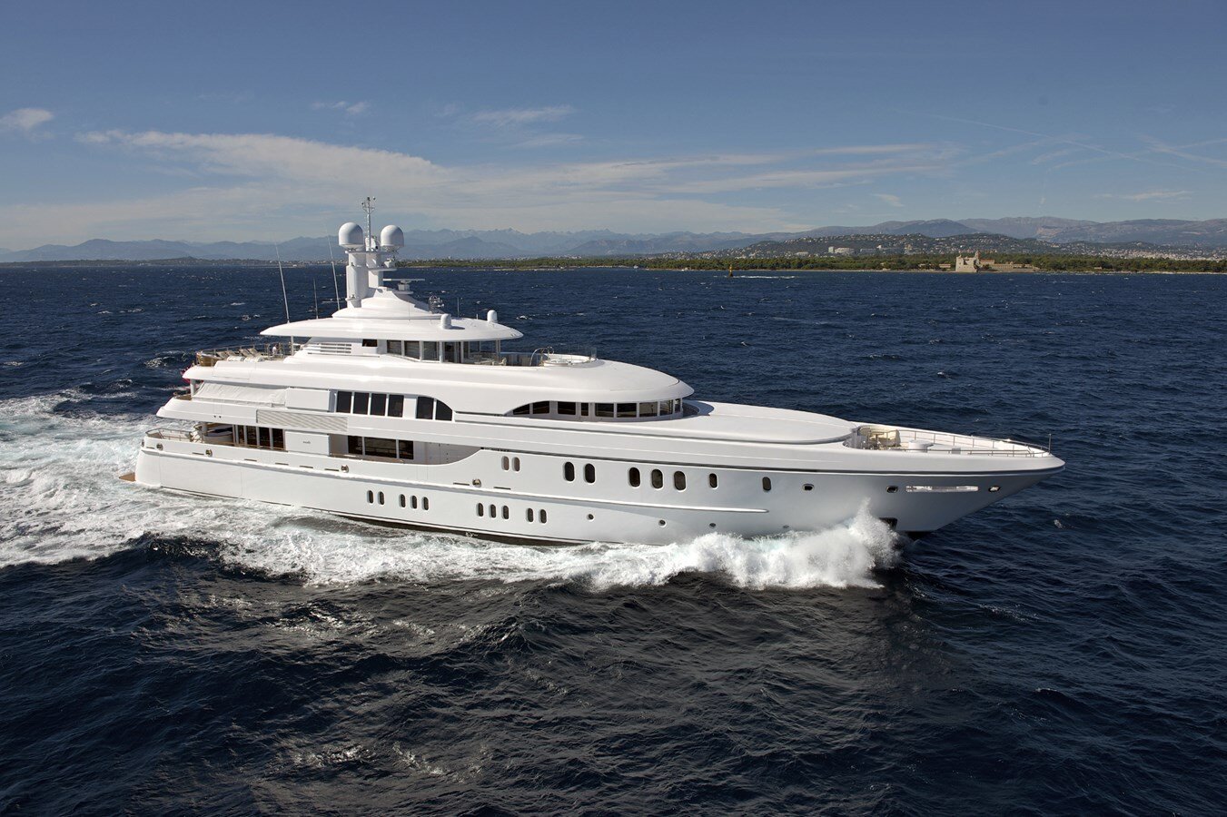 2010 LURSSEN 196' 11