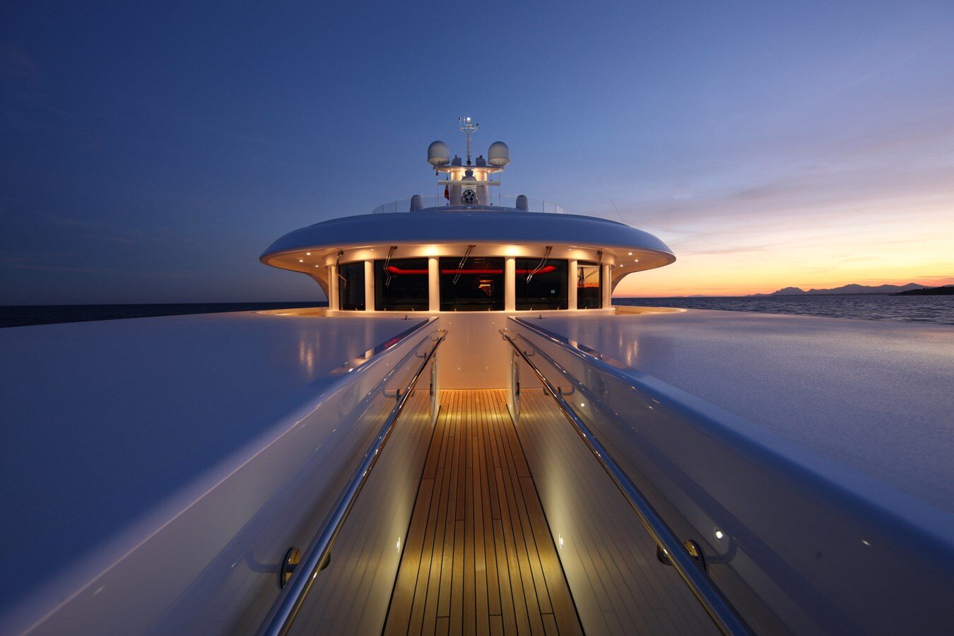 2010 LURSSEN 196' 11