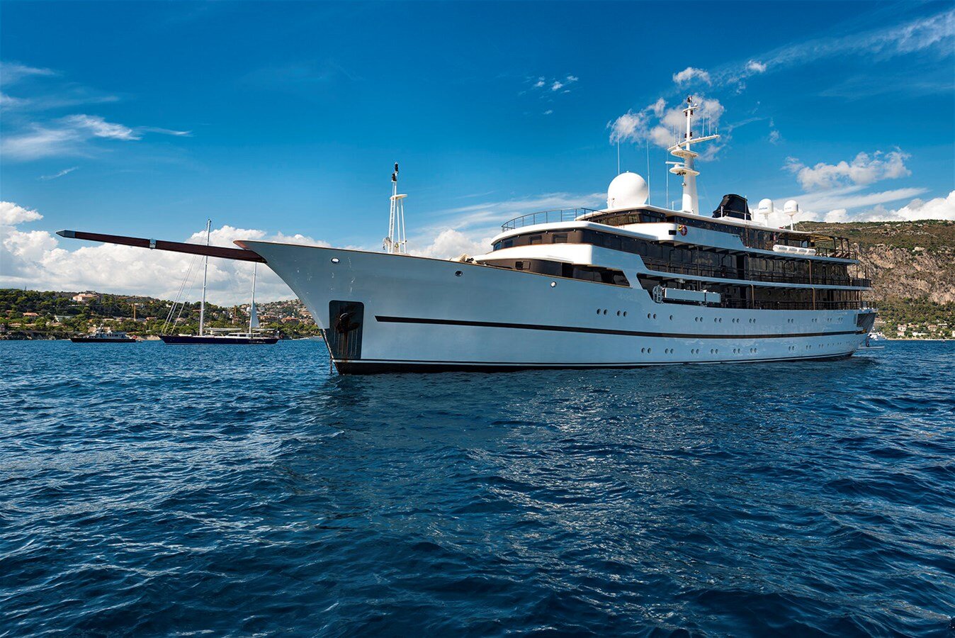 2010 LURSSEN 196' 11