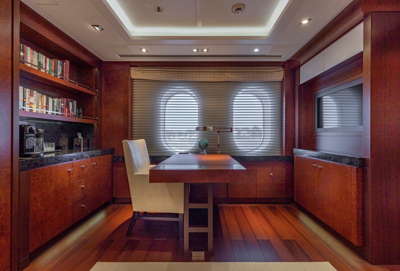 2010 LURSSEN 196' 11