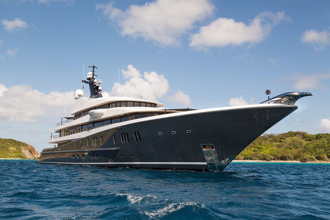 2010 LURSSEN 196' 11