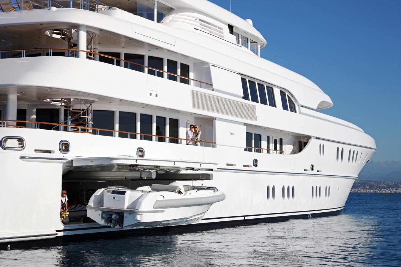 2010 LURSSEN 196' 11