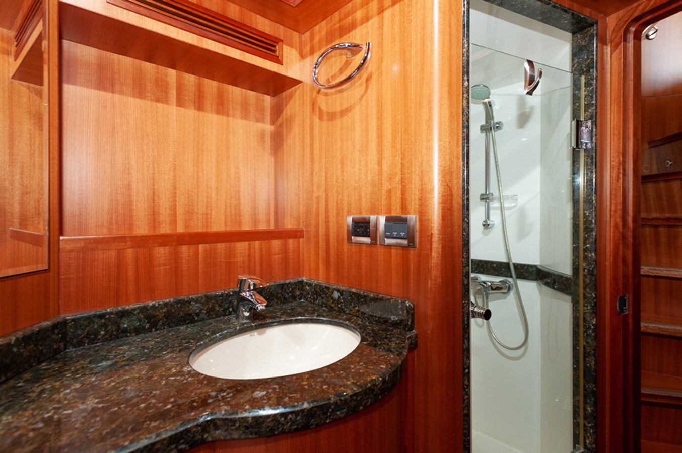 2010-ocean-alexander-80-9c32f6