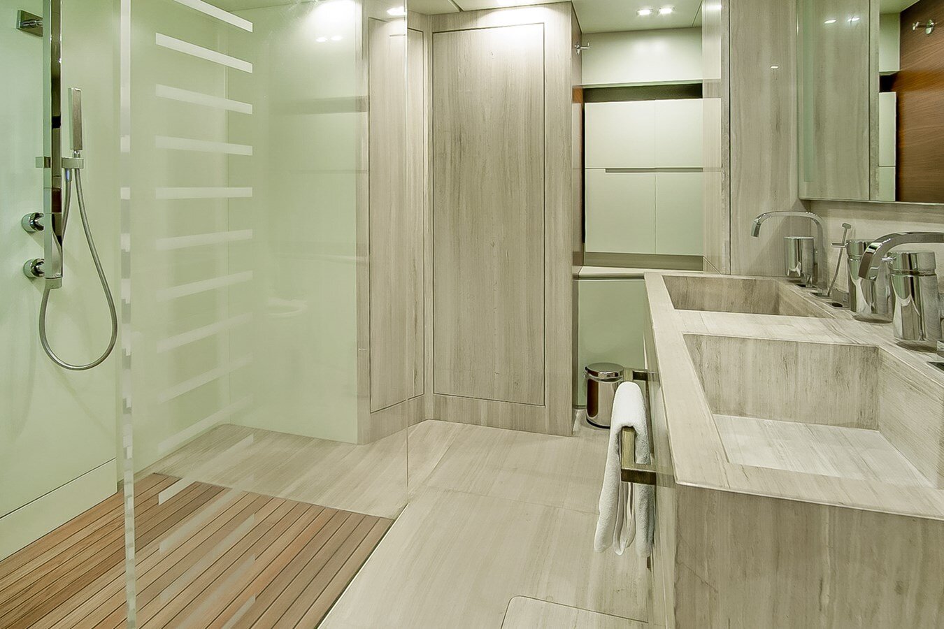 2010-peri-yachts-94-578014