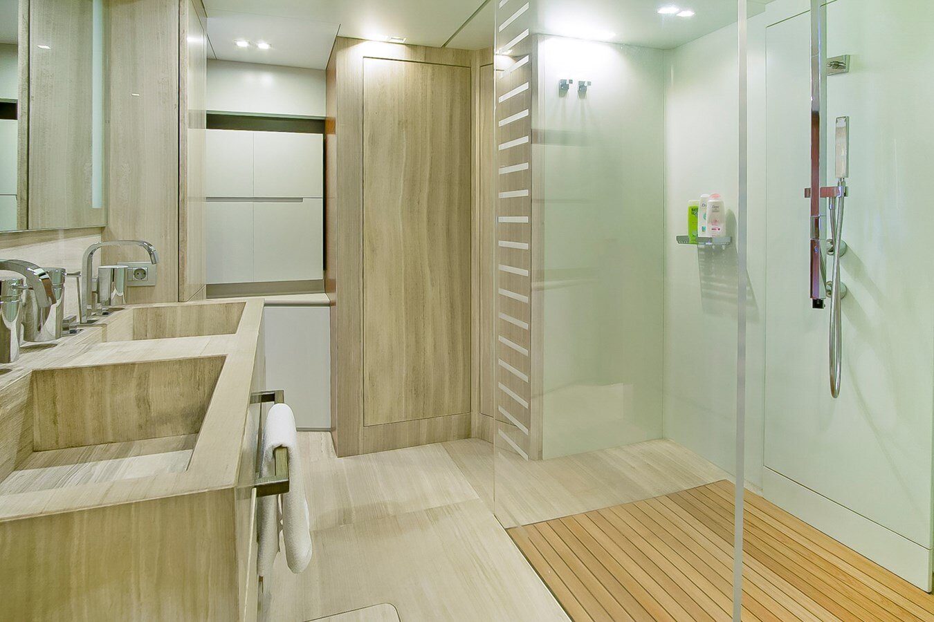 2010-peri-yachts-94-578014