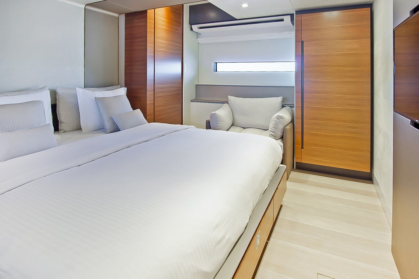 2010-peri-yachts-94-578014