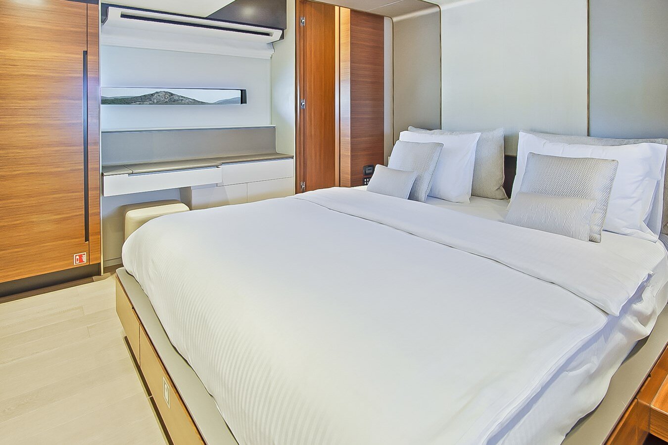 2010-peri-yachts-94-578014