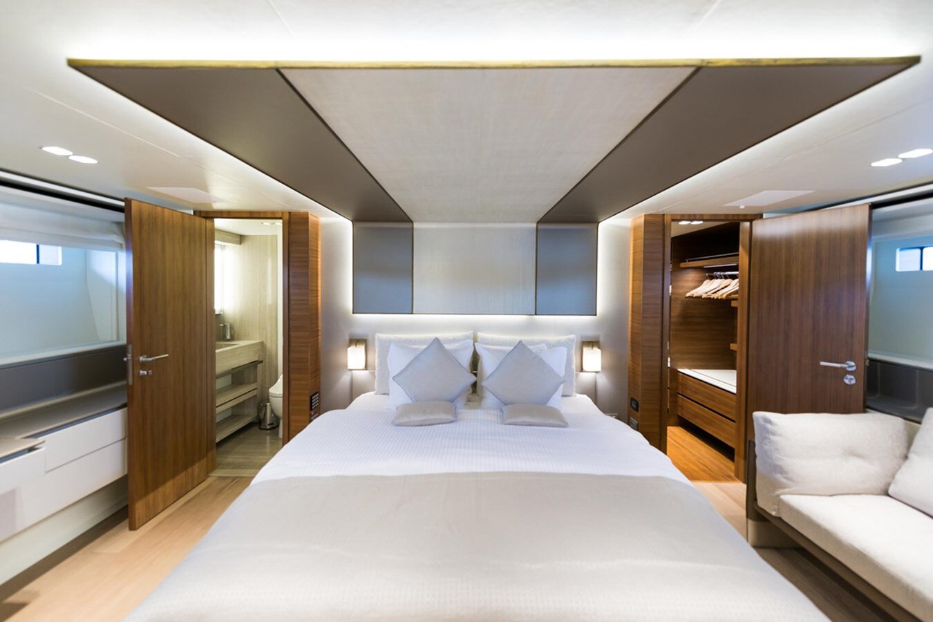 2010-peri-yachts-94-578014