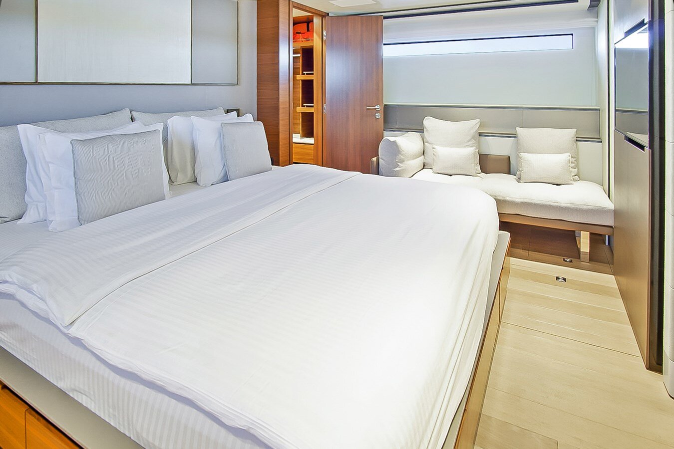 2010-peri-yachts-94-578014