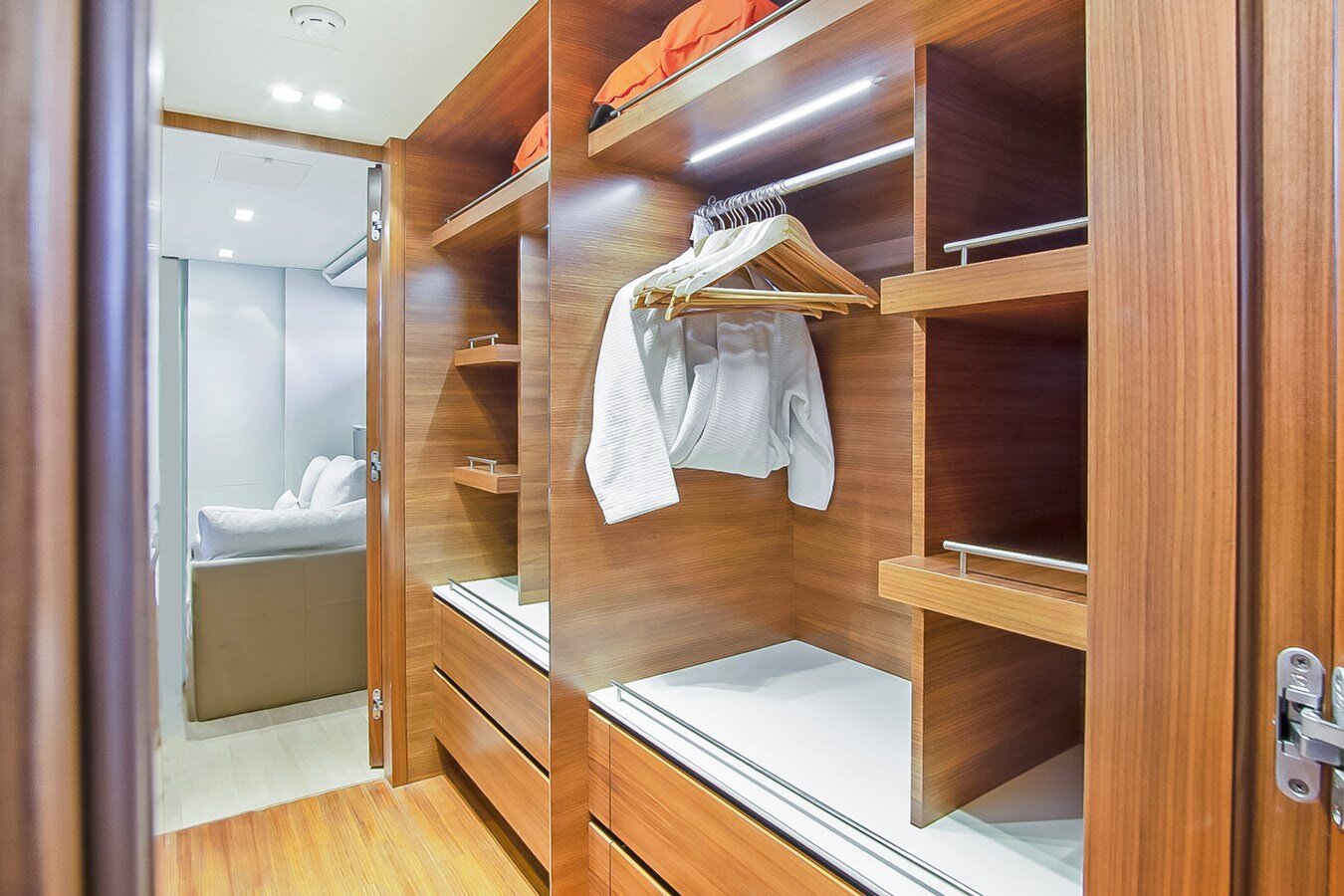 2010-peri-yachts-94-578014