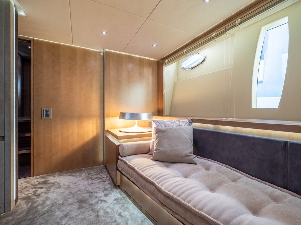 2010-pershing-116-1-28fe17