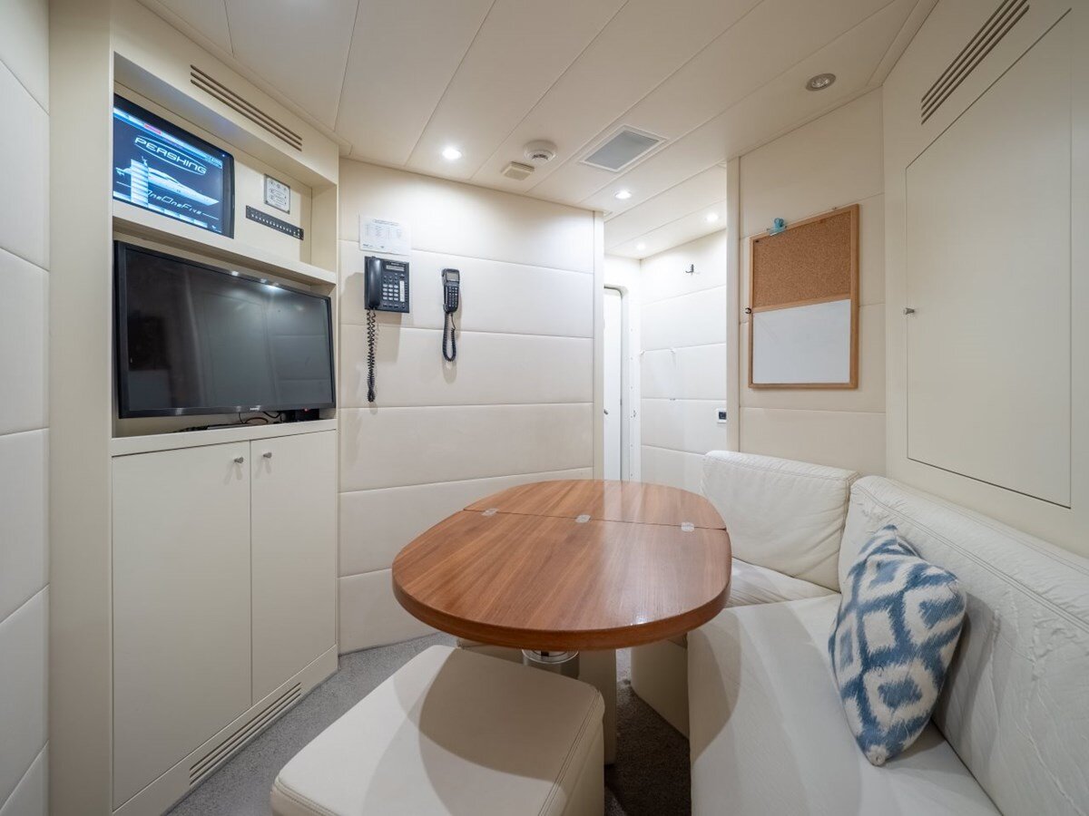 2010-pershing-116-1-28fe17