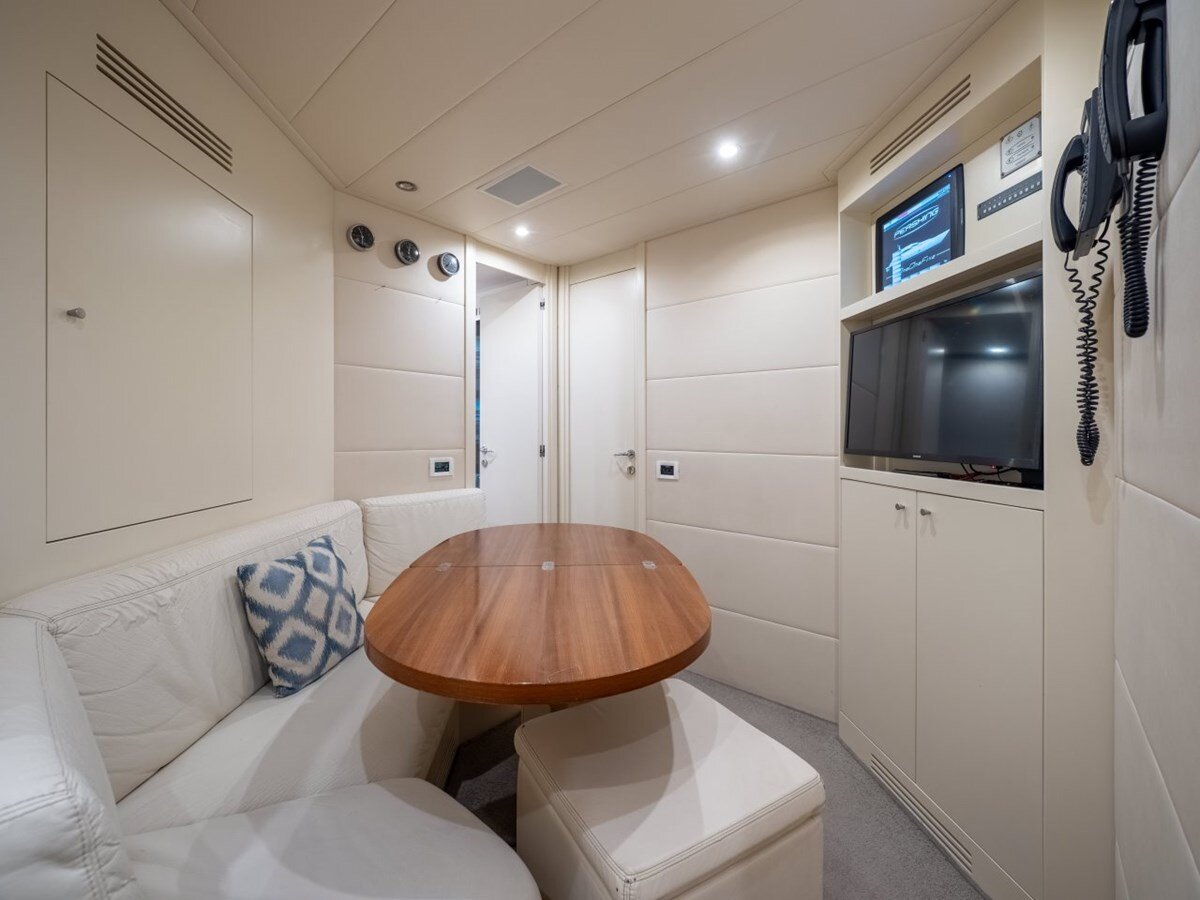 2010-pershing-116-1-28fe17