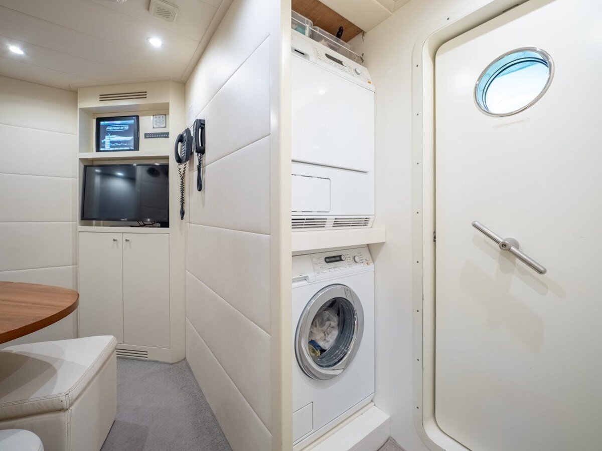 2010-pershing-116-1-28fe17