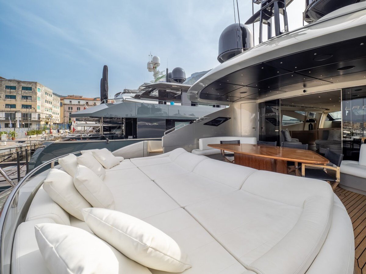 2010-pershing-116-1-28fe17