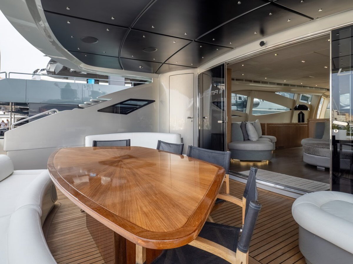 2010-pershing-116-1-28fe17