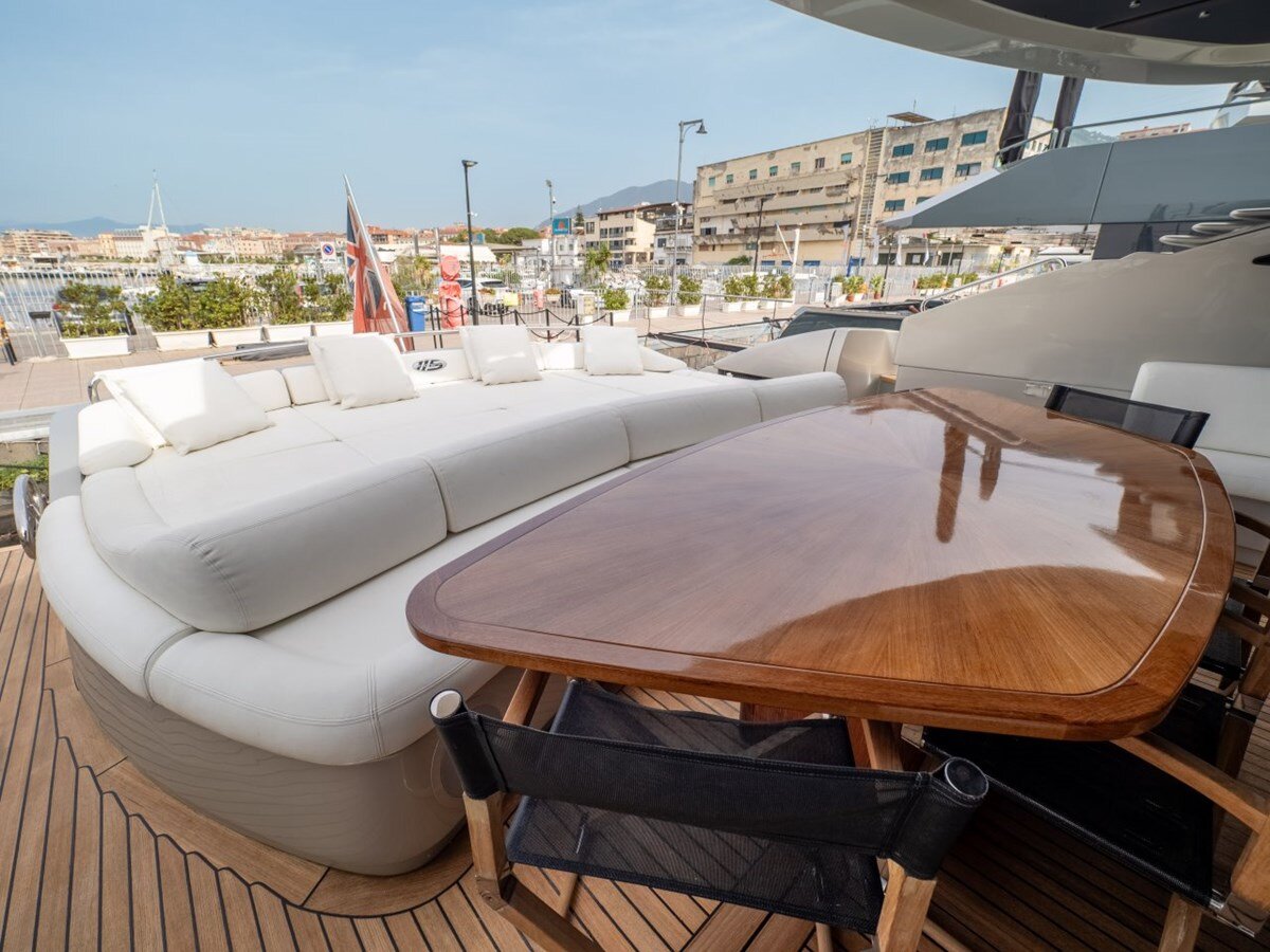 2010-pershing-116-1-28fe17