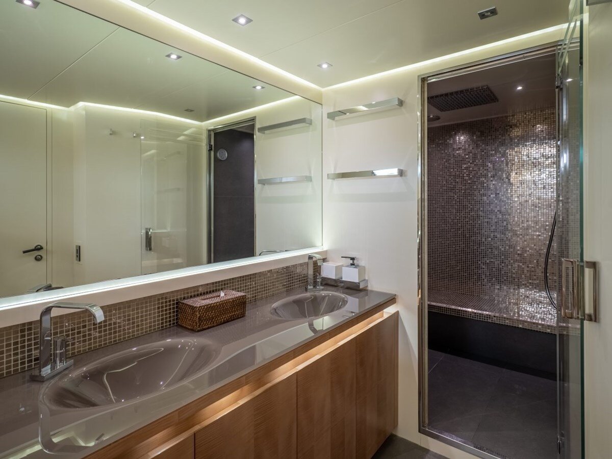 2010-pershing-116-1-28fe17