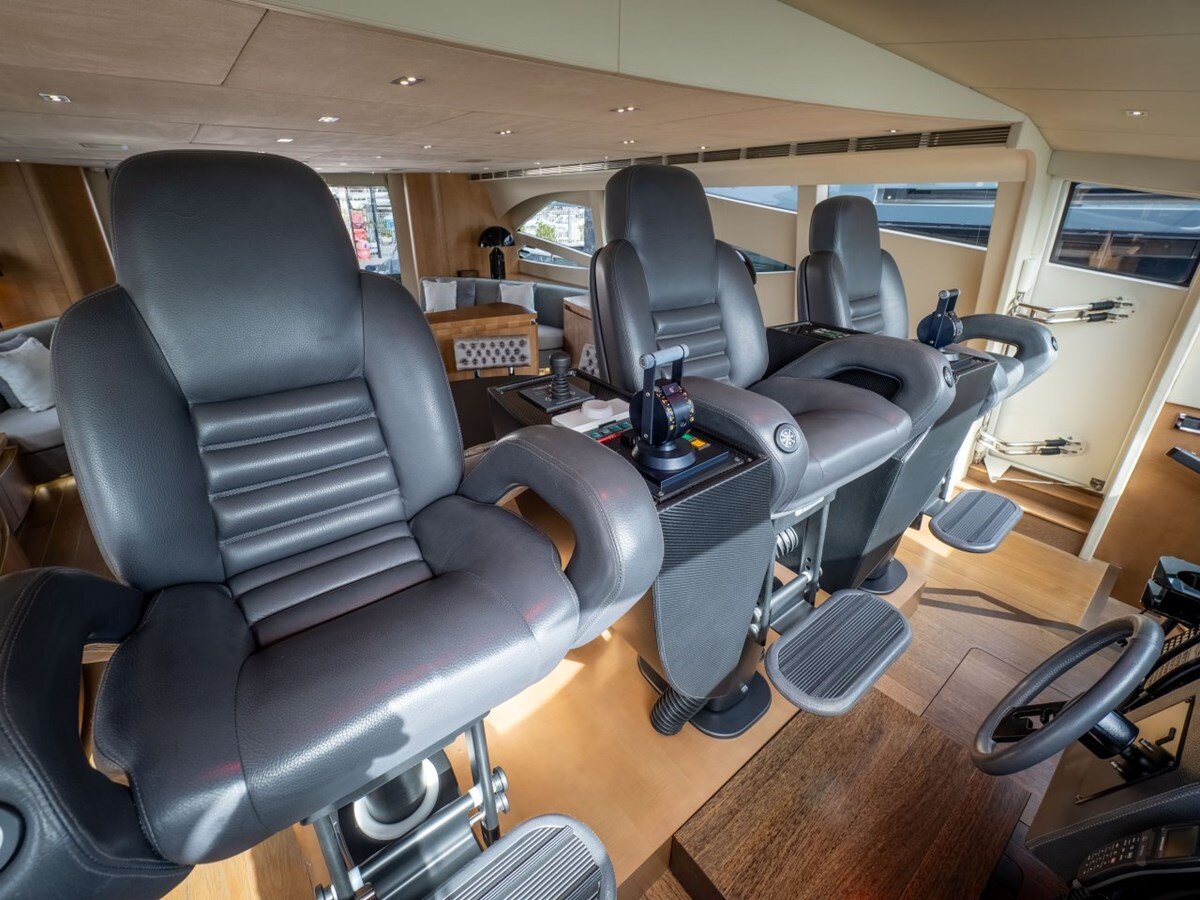 2010-pershing-116-1-28fe17