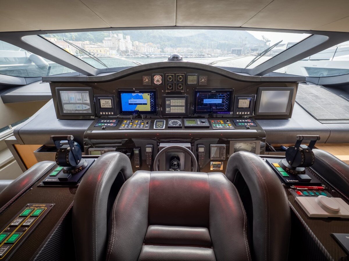 2010-pershing-116-1-28fe17